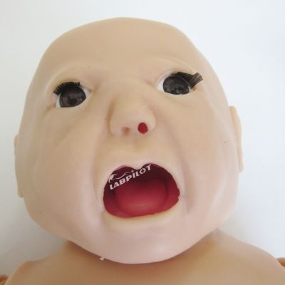 완전 기능성 소아 심폐소생술 및 유아 간호 시뮬레이션용 고급 PVC 마니킨
